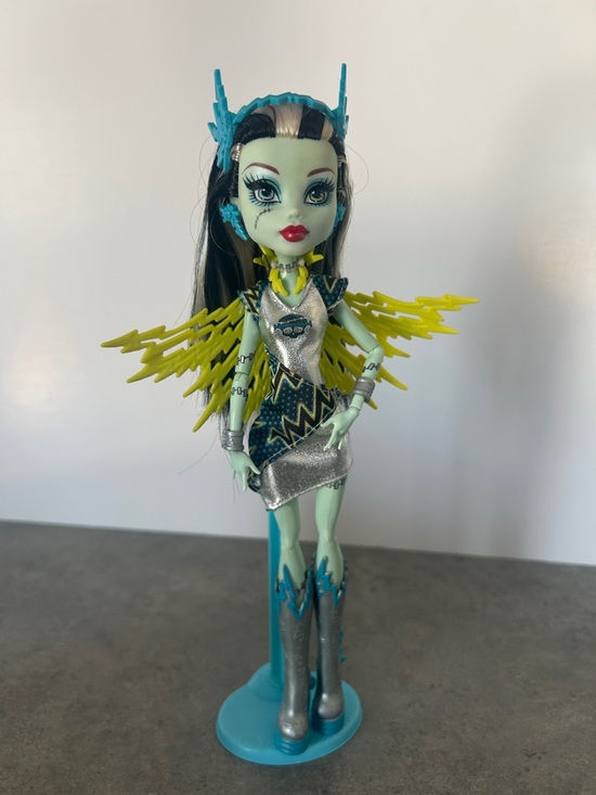 monster high Other - Monster High Power Ghouls Frankie Stein Voltageous 2013 Mattel Stand Brush